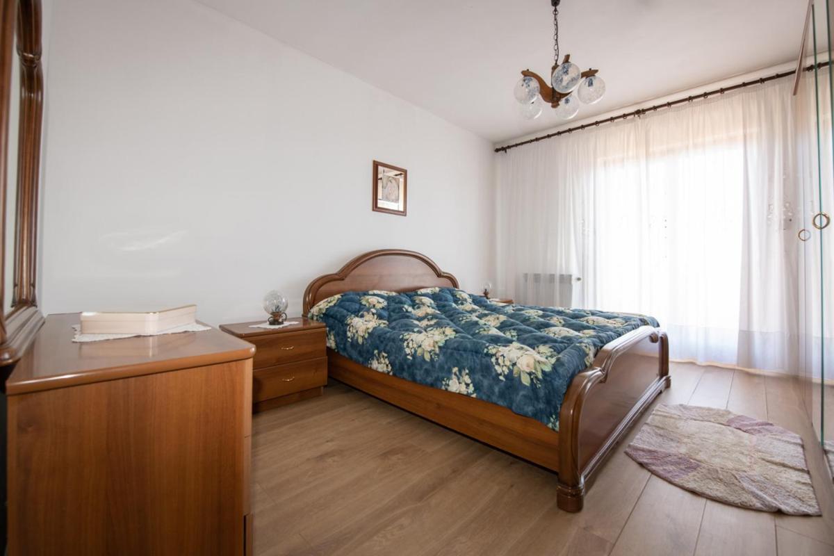Elvis Apartment