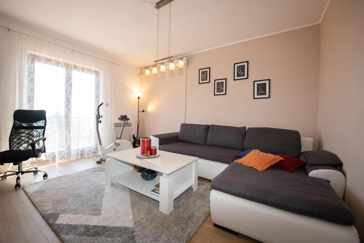 Elvis Apartment